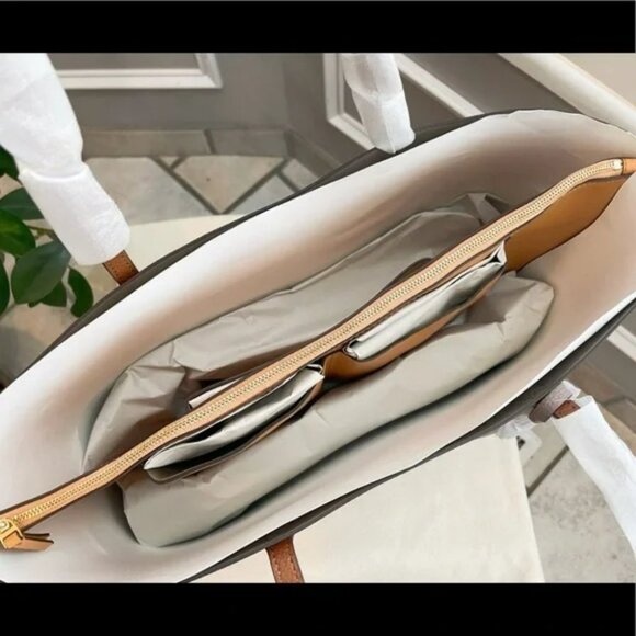 🔥like new! Tory Burch Perry Triple- Compartments Tote - Picture 10 of 13